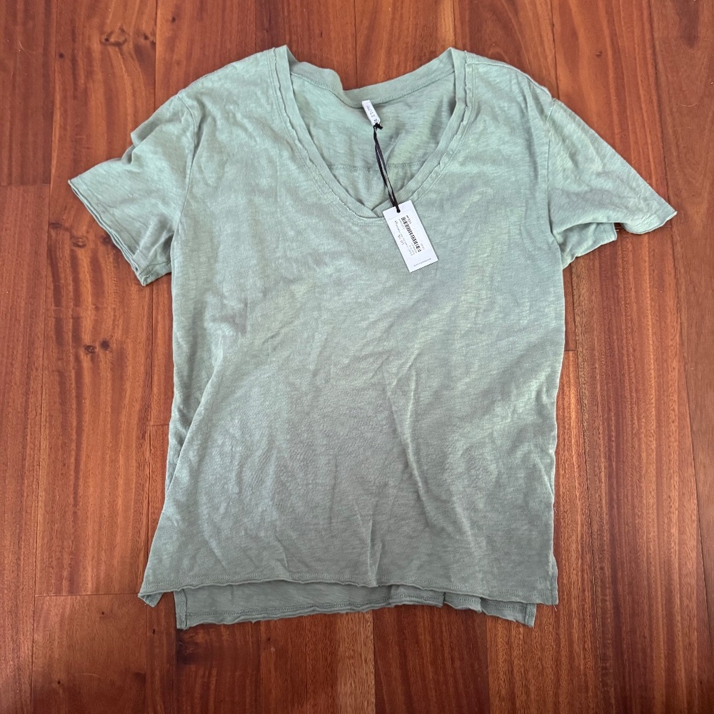 Supply v-neck tee, medium, sage green, perfect condition
